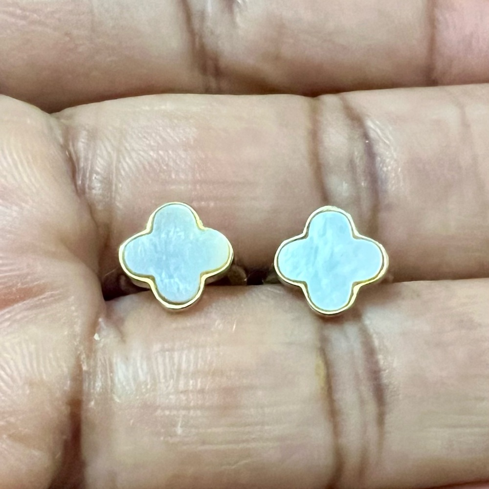 Mini clover hoops